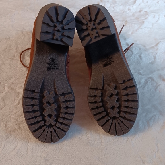 Soda Brown Faux- Suede Lug Sole Chunky Heel Ankle Bootie Lace up Side Zipper 8.5 - Picture 10 of 10